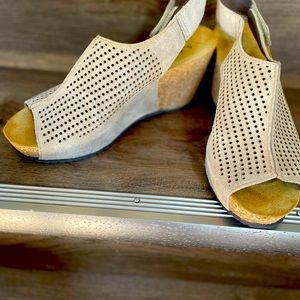 Platform sandals